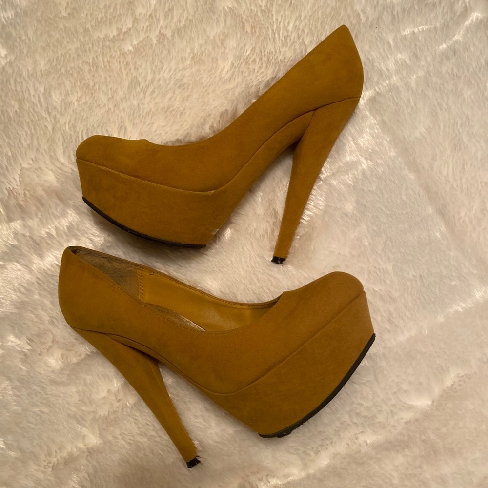 HEELS!!!!! - Picture 2 of 3